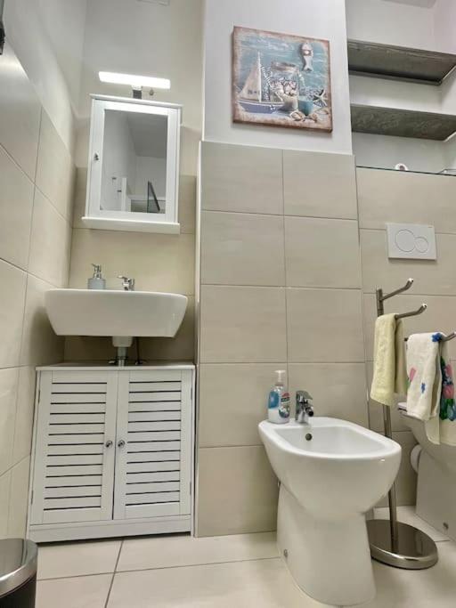 La Venezia'S Studio Flat 리보르노 외부 사진