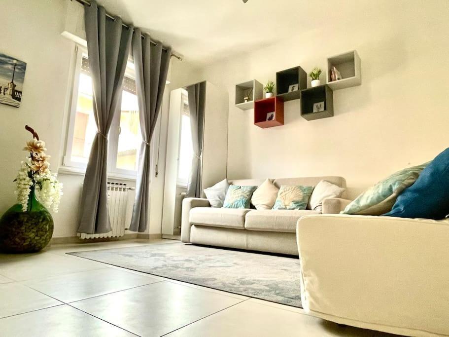 La Venezia'S Studio Flat 리보르노 외부 사진